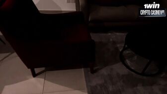 Подруга моей мамки, я бы в отличие от Вашего мужа, такую женщину одну бы не оставил надолго!