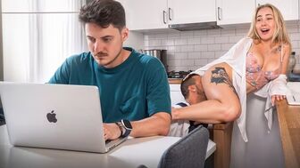 Муж-компьютерщик так заработался, что пришлось трахнуть сантехника.