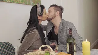 Почему бы так сразу и не засадить грязной милфе на первом свидании?