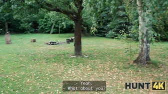 Рыжей замужней молодой красотке нужны были деньги, и она показала сиськи, пока муж отправился пахать