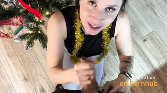 Наглая измена в новый год! Пока муж лошок ищет горошек, жена сосет своему другу