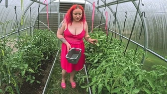 Русская мамка искала огурцы, и нашла один твердый и зрелый прямо в моих штанах