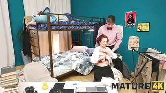 Когда училка - шлюха, то пары по анатомии проходят прямо в общаге