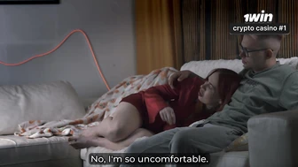 Трахну свою расстроенную мачеху, когда она заснет на моих коленях