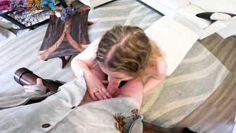 Соседская зрелка проиграла пари и пришла голая ко мне трахаться