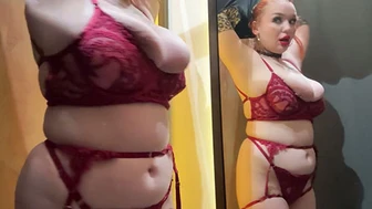 Рыжуля примерила платье и решила надрать свою киску за шторкой в магазине