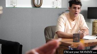 Училка отказалась мне помогать с заданием, но замутила мне минет